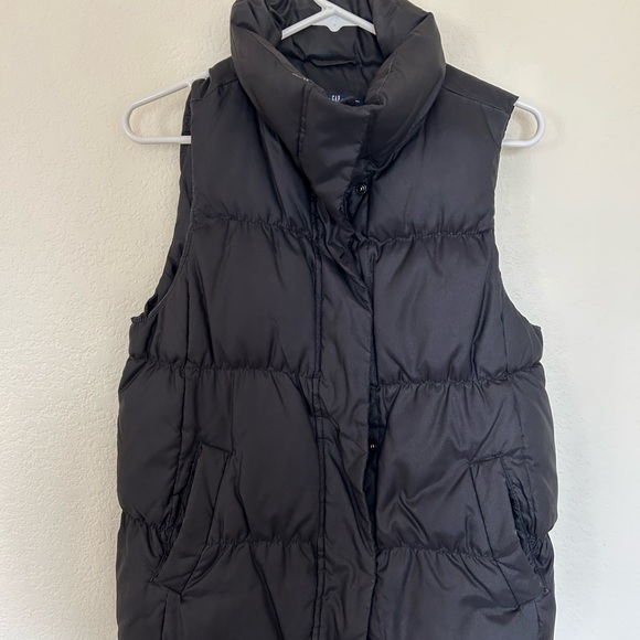 GAP Jackets & Blazers - GAP Women's Black Puffer Vest
